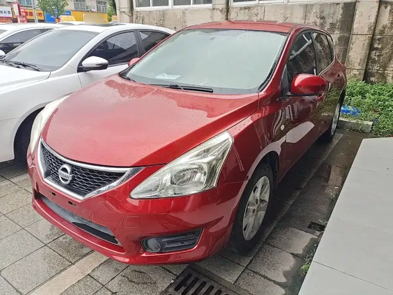 Nissan Tiida 1.6 L CVT Comfort