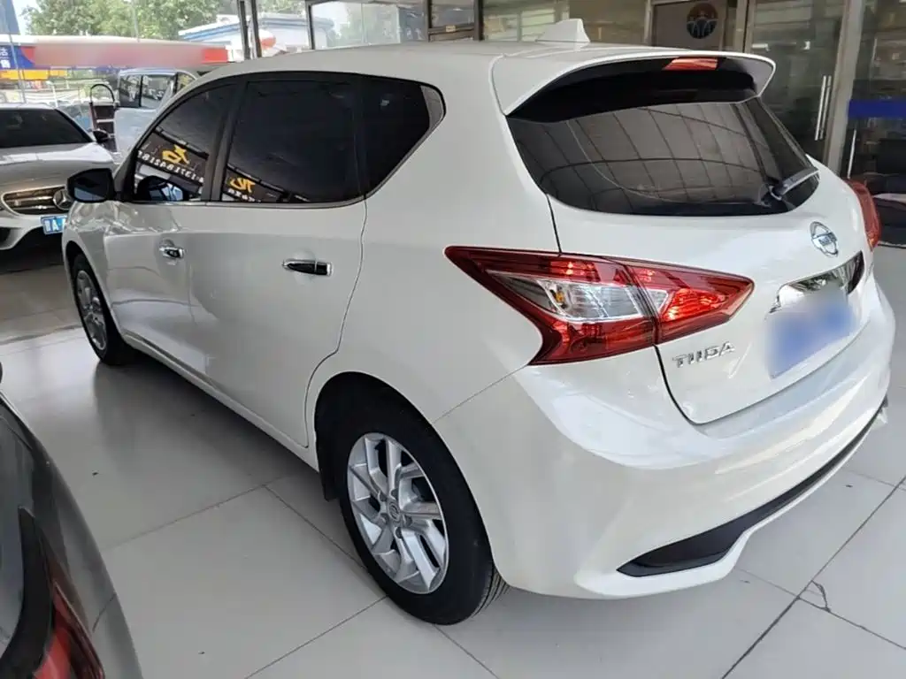 Tiida 1.6 L CVT Smart Travel