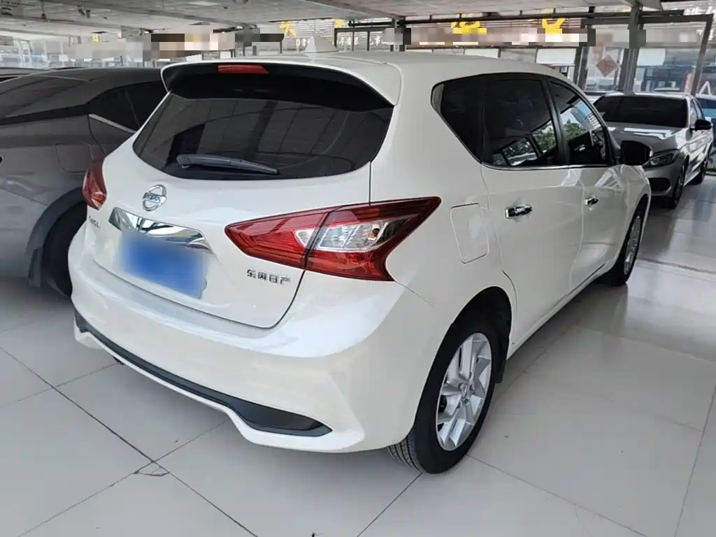 Tiida 1.6 L CVT Smart Travel