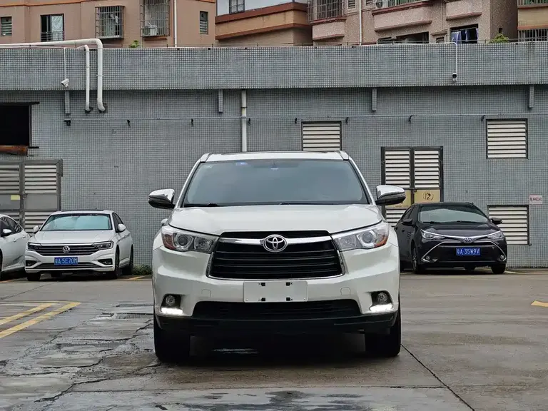 Toyota Highlander 2.0 T 2 WD Luxury 7-seat