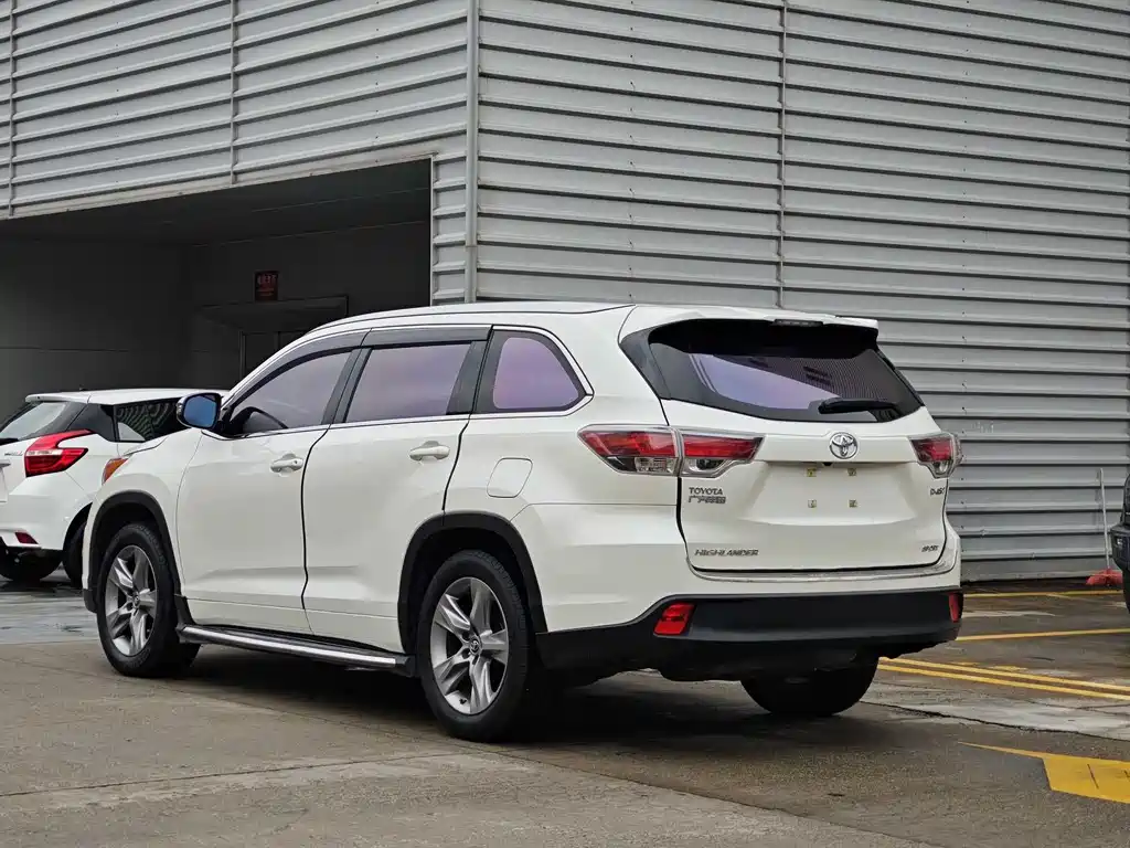 Highlander 2.0 T 2 WD Luxury 7-seat