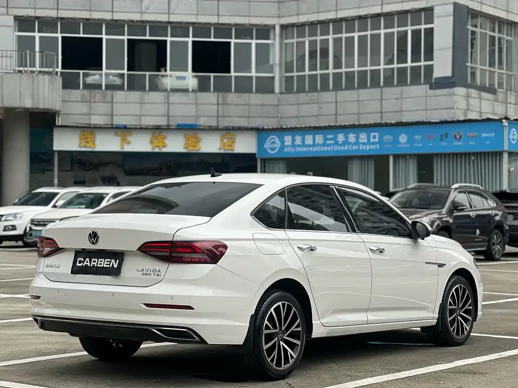 Lavida 280 TSI DSG Luxury
