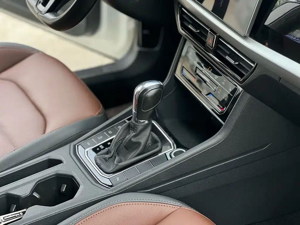 Lavida 280 TSI DSG Luxury