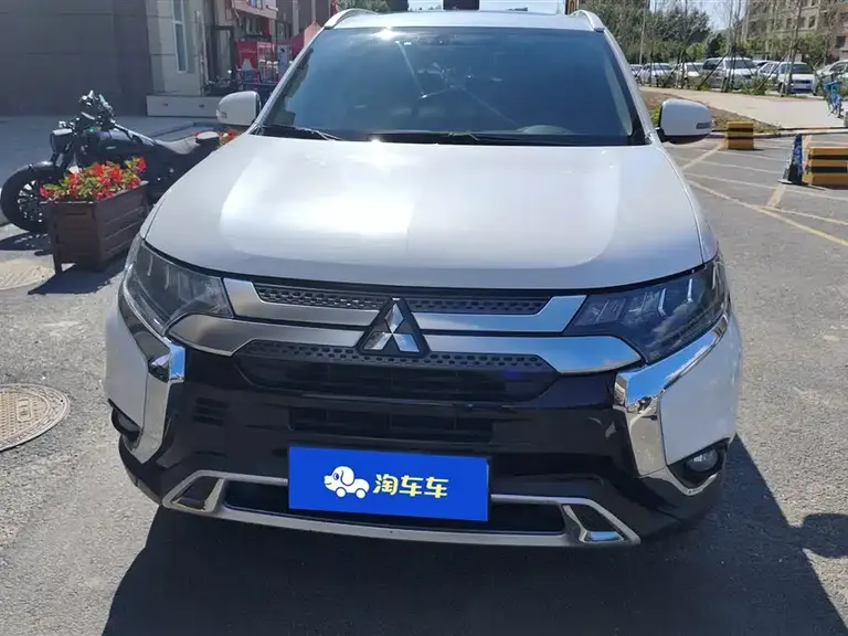 Mitsubishi Outlander 2.4 L 4 WD Enjoyment 5-seat