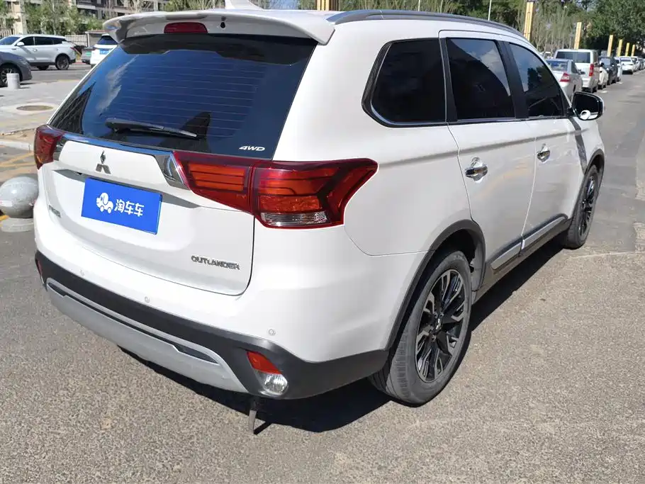Outlander 2.4 L 4 WD Enjoyment 5-seat