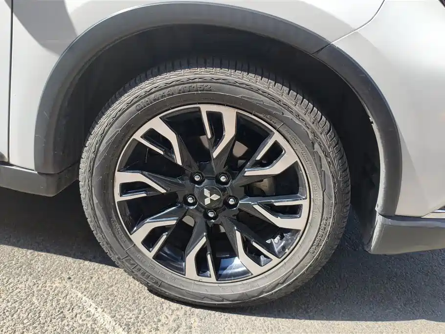 Outlander 2.4 L 4 WD Enjoyment 5-seat
