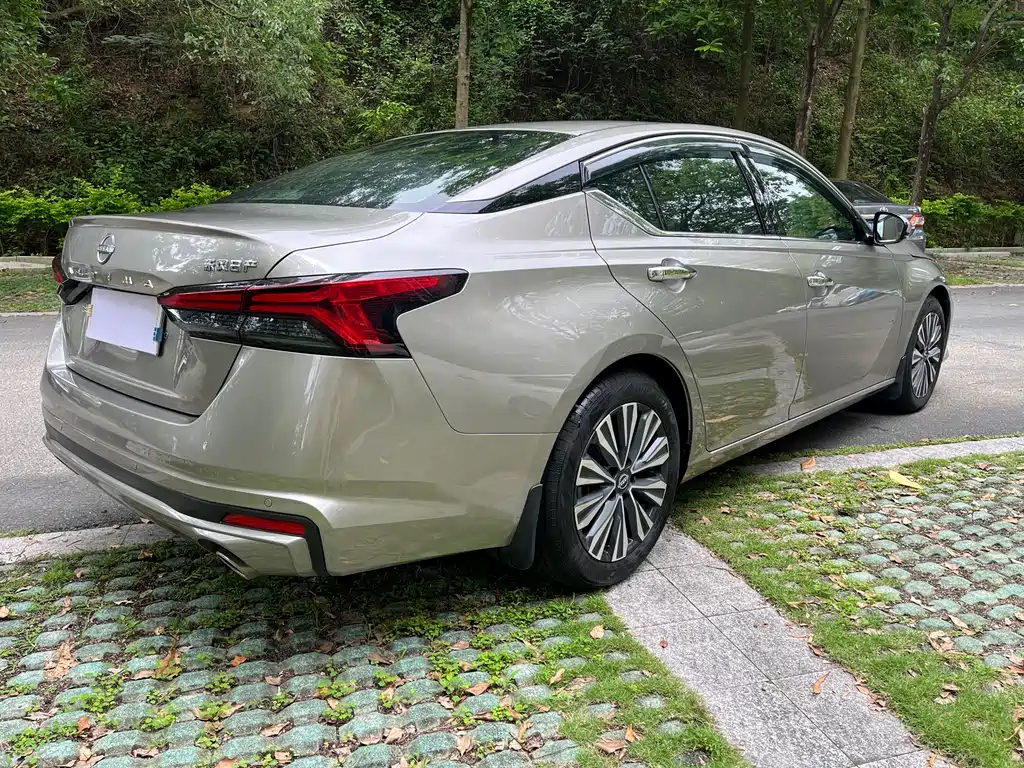 Teana 2.0 L XE Sincere