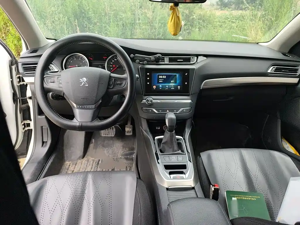 Peugeot 408 1.2 T Auto Luxury