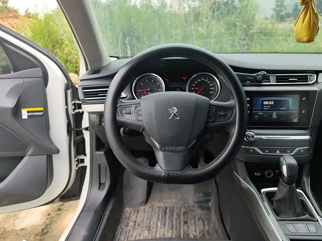 Peugeot 408 1.2 T Auto Luxury