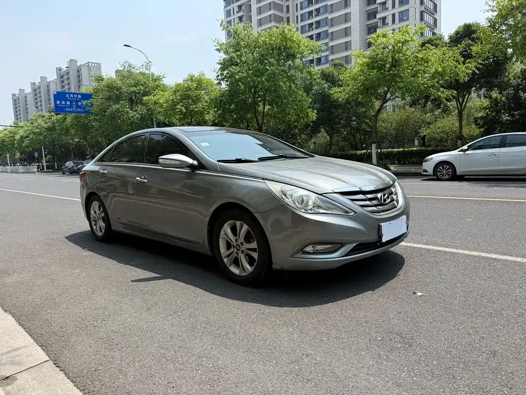 Sonata 2.0 L Auto Luxury