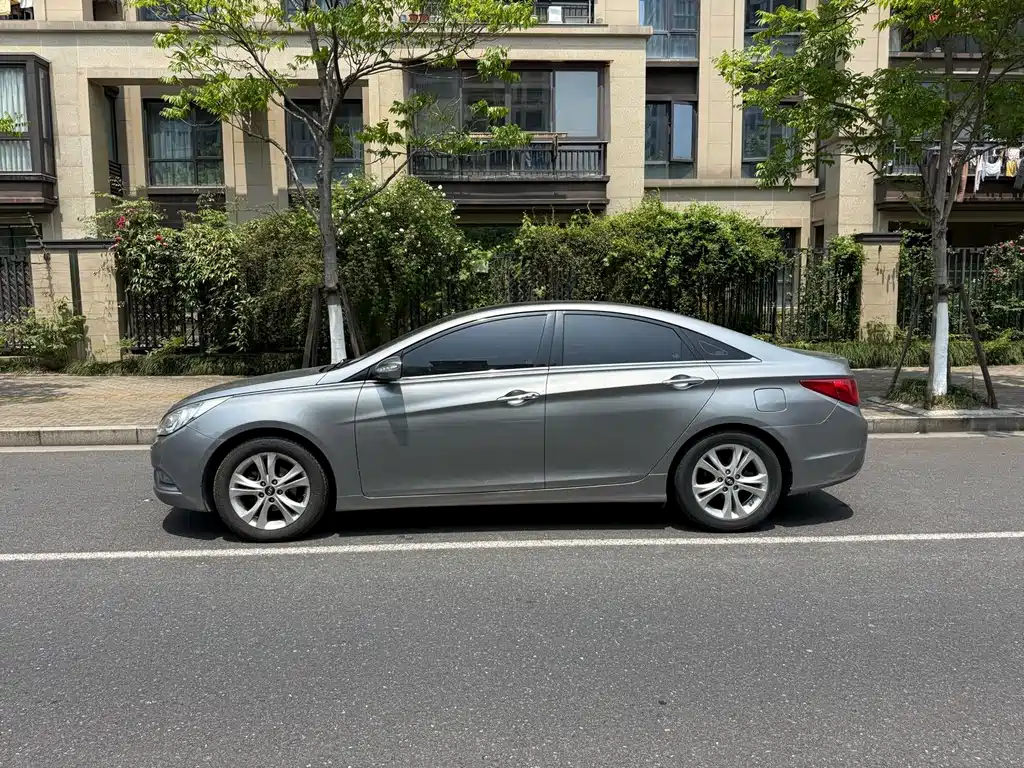 Sonata 2.0 L Auto Luxury