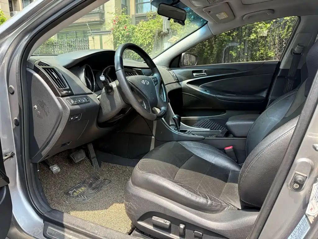 Sonata 2.0 L Auto Luxury