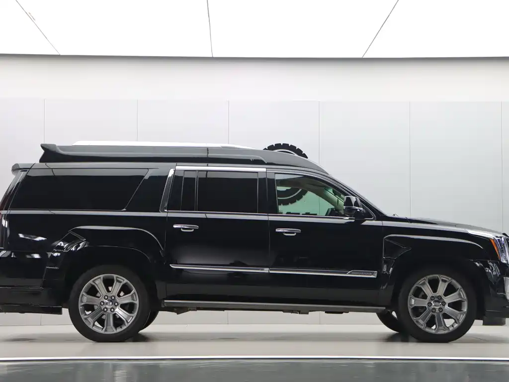 Escalade 6.2 L ESV Platinum Extended