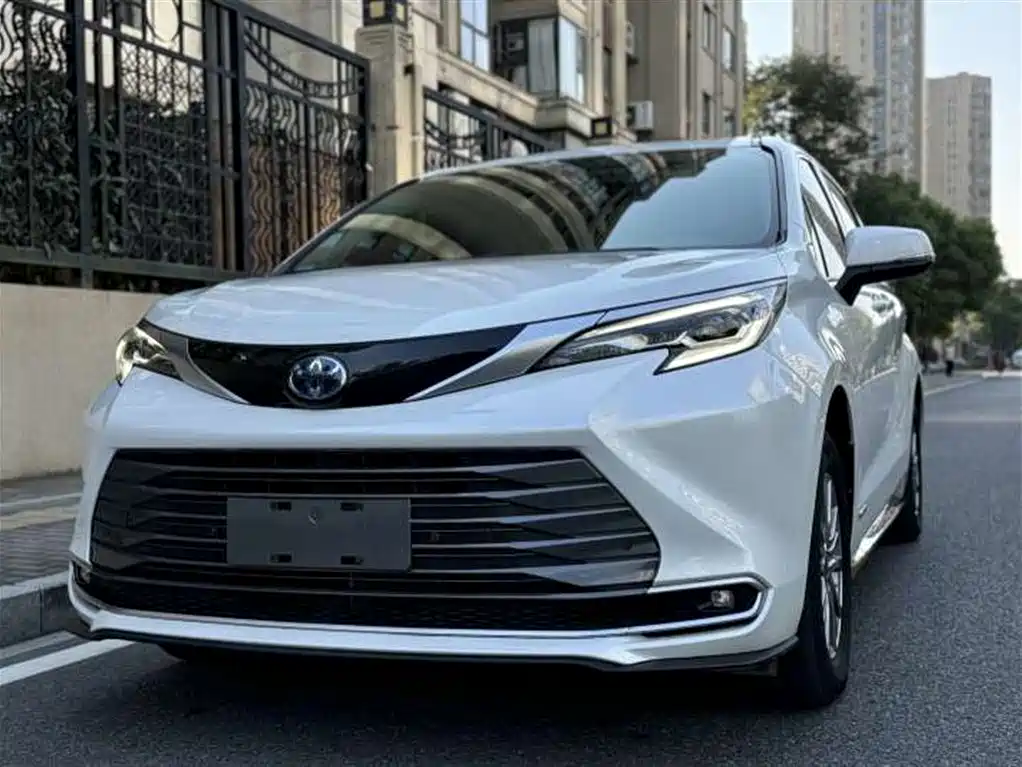 Sienna 2.5 L Hybrid Luxury