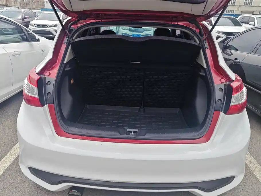 Tiida 1.6 L CVT Smart Enjoyment CN-VI