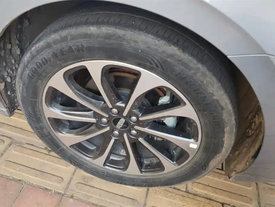 Lincoln Z Facelift i Enjoyment Premium