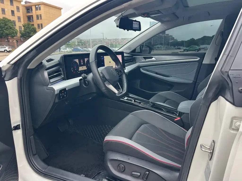 Lamando Lamando L 280 TSI DSG Spicy Cool