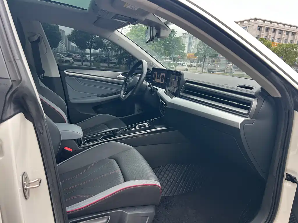 Lamando Lamando L 280 TSI DSG Spicy Cool