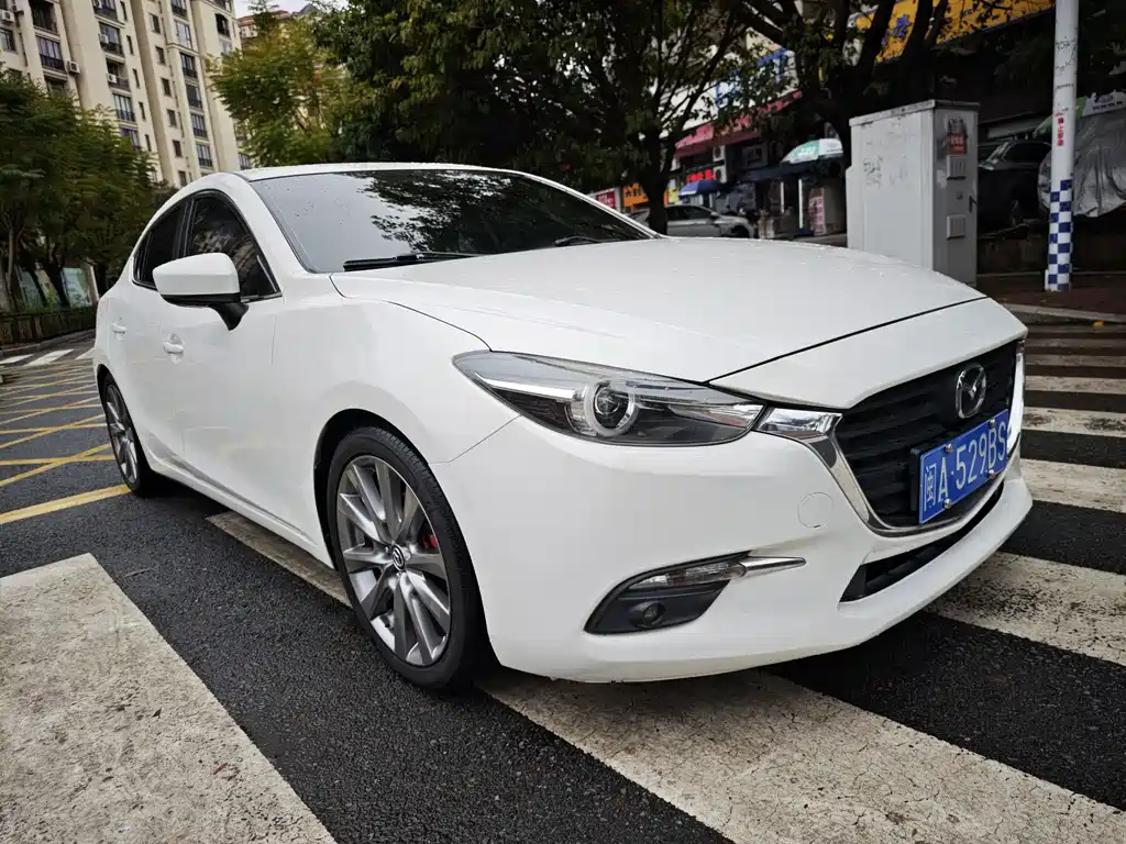 Mazda 3 Axela Sedan 1.5 L Auto Luxury CN-V