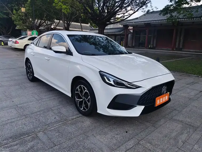 MG5 180 DVVT CVT Luxury