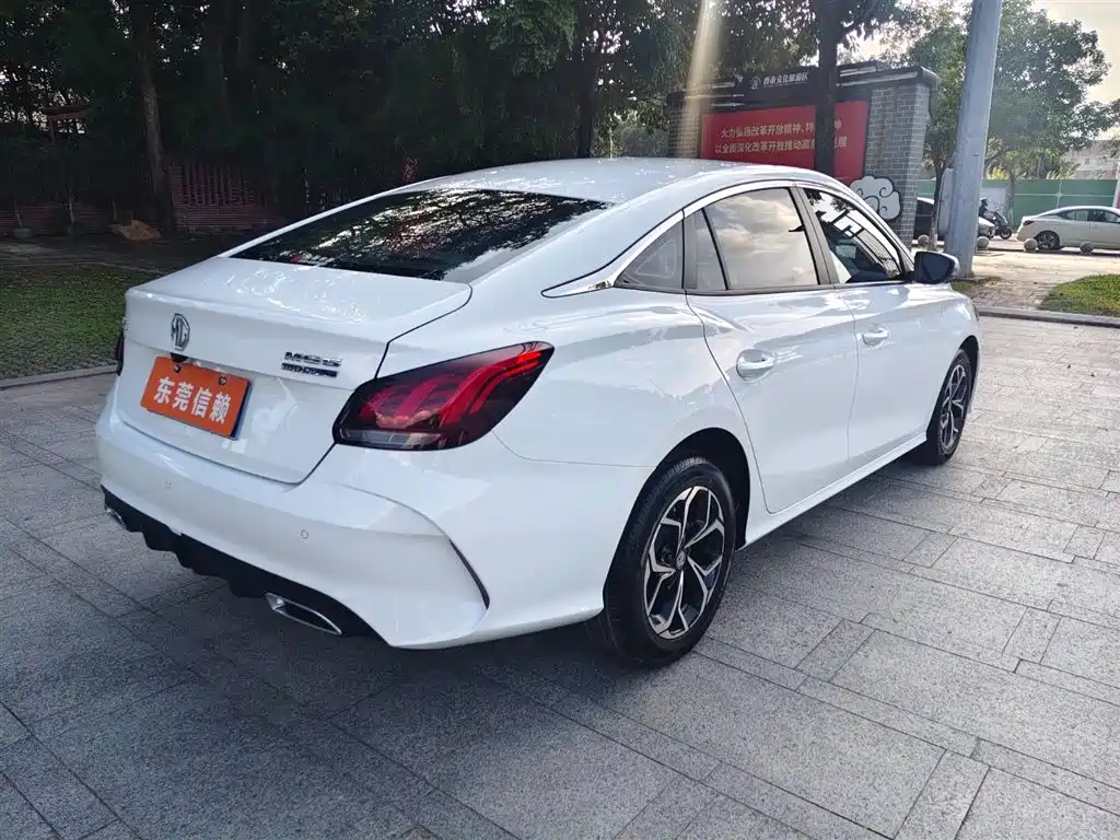 MG5 180 DVVT CVT Luxury