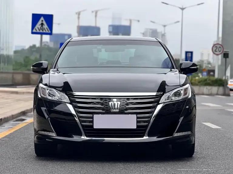 Toyota Crown 2.5 L Smart Enjoyment