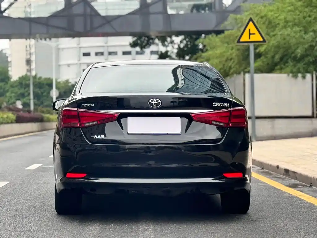 Crown 2.5 L Smart Enjoyment