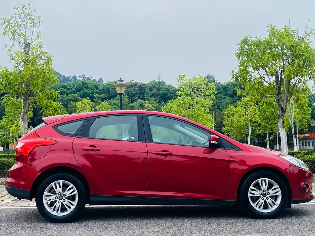 Focus Hatchback 1.6 L Auto Style