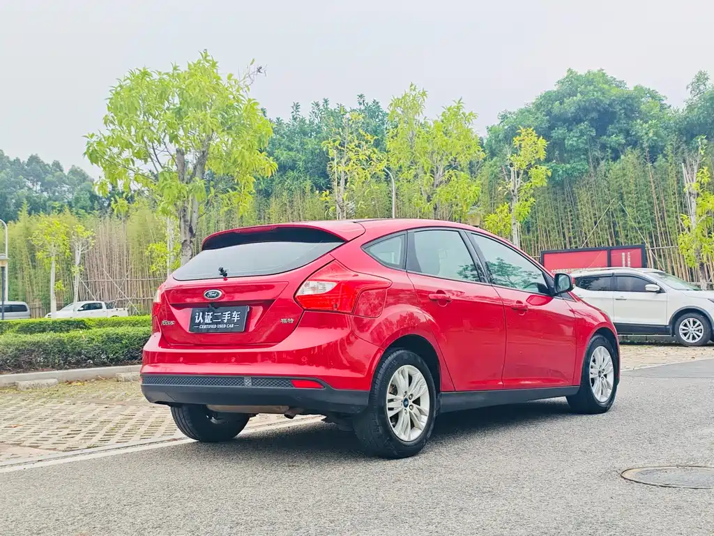 Focus Hatchback 1.6 L Auto Style