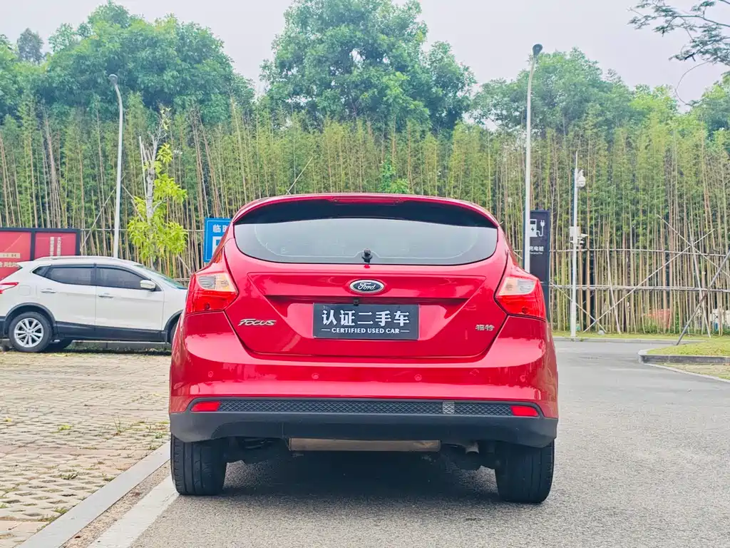 Focus Hatchback 1.6 L Auto Style