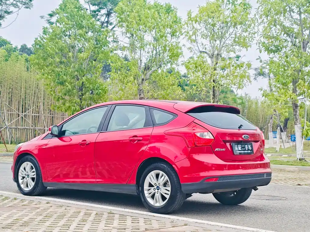 Focus Hatchback 1.6 L Auto Style