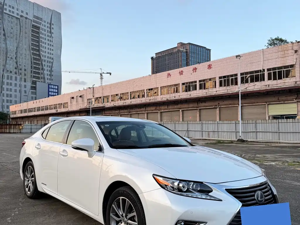Lexus ES 300 h Luxury
