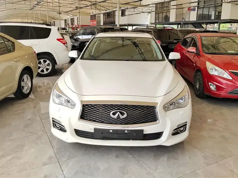Infiniti Q50 2.0 T Comfort