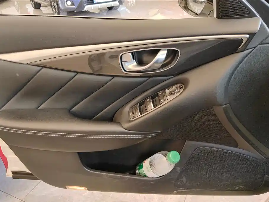 Infiniti Q50 2.0 T Comfort