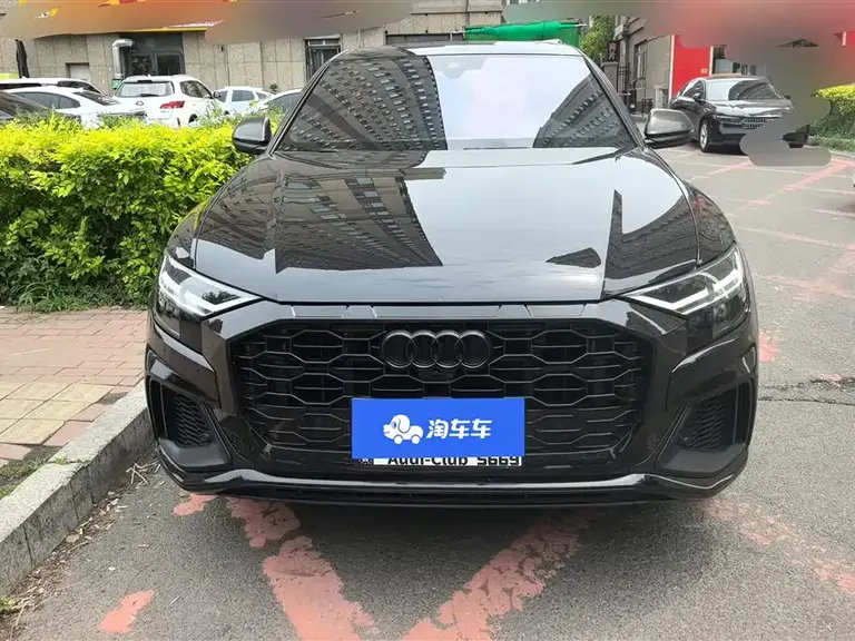 Audi Q8 55 TFSI Luxury Dynamic