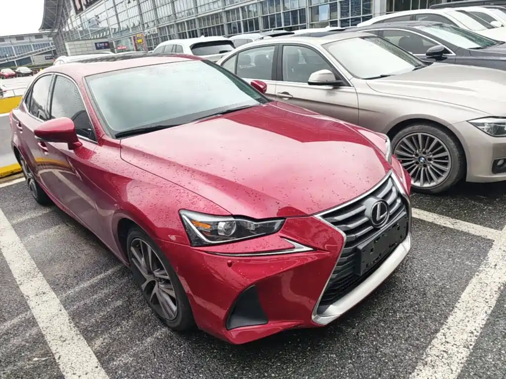 Lexus IS 300 Leading