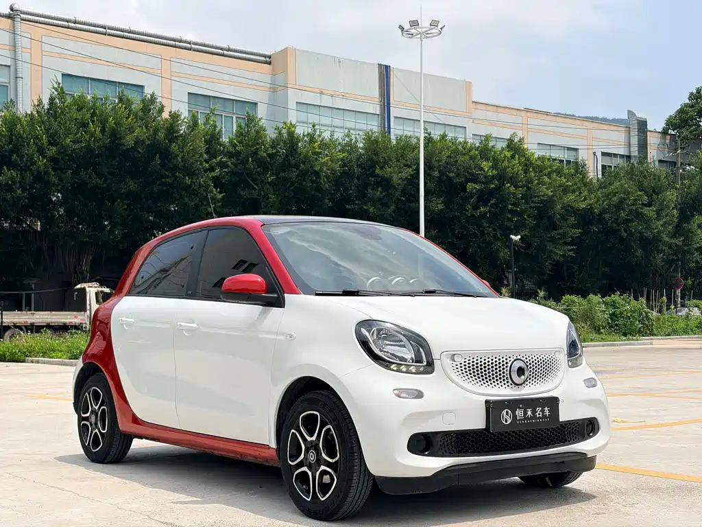 smart forfour 0.9 T 66 kW Pioneer