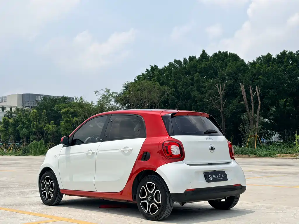 smart forfour 0.9 T 66 kW Pioneer