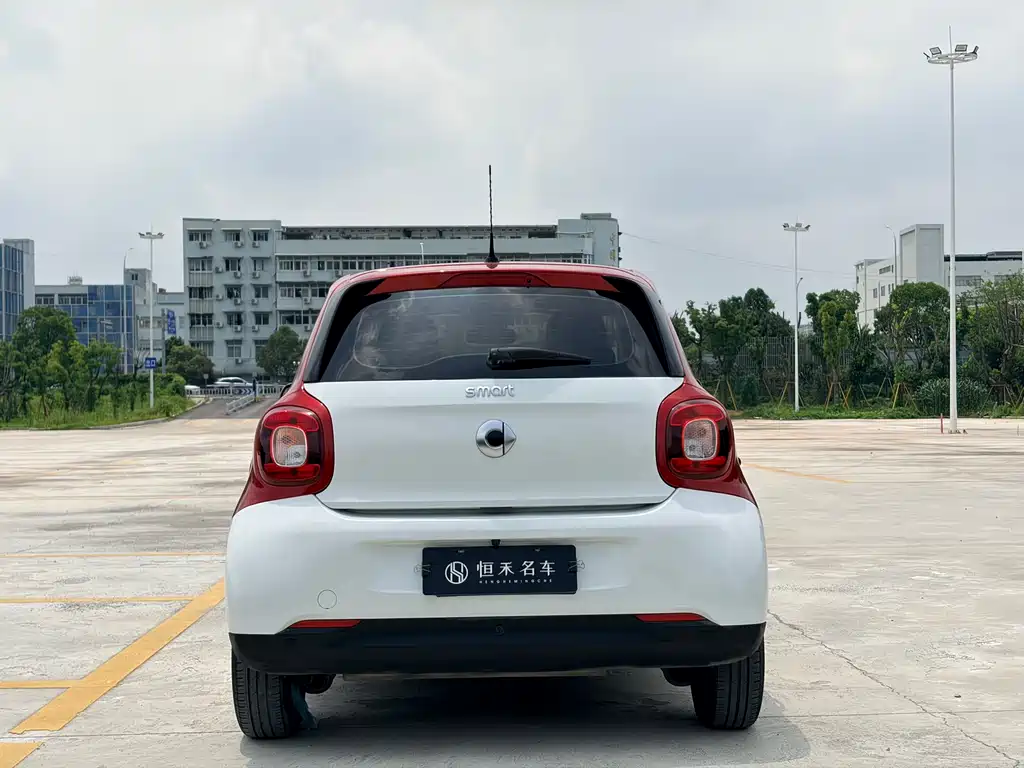 smart forfour 0.9 T 66 kW Pioneer