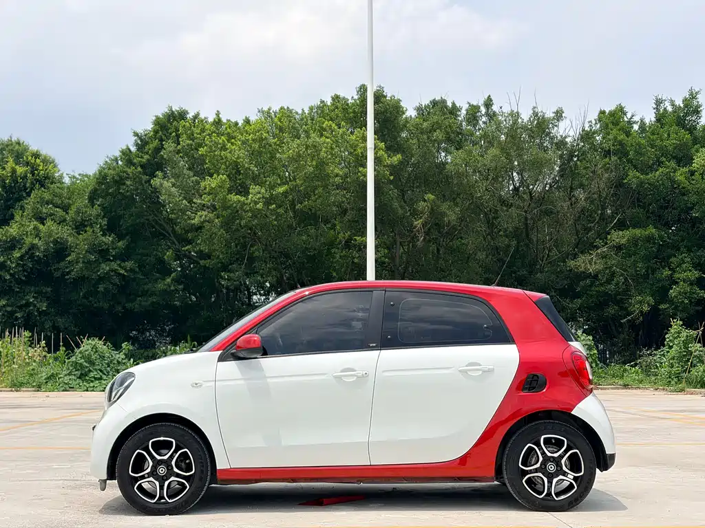 smart forfour 0.9 T 66 kW Pioneer