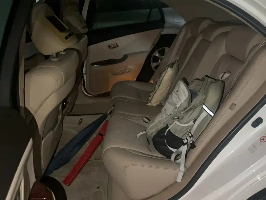 Crown 2.5 L Royal Leather