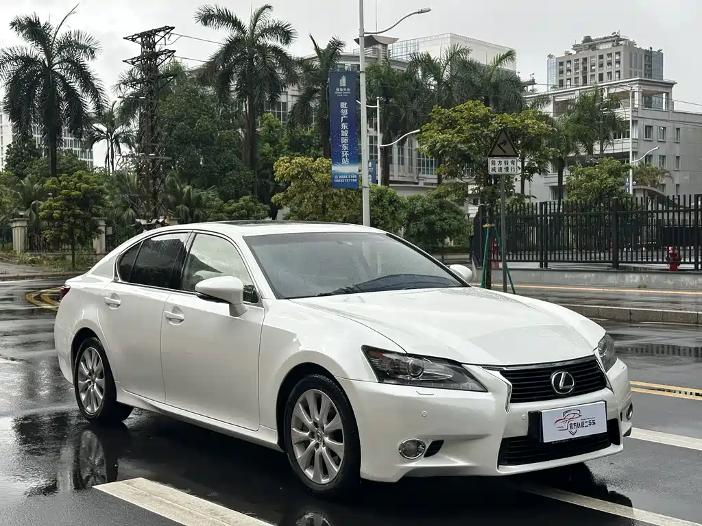 Lexus GS 250 Leading