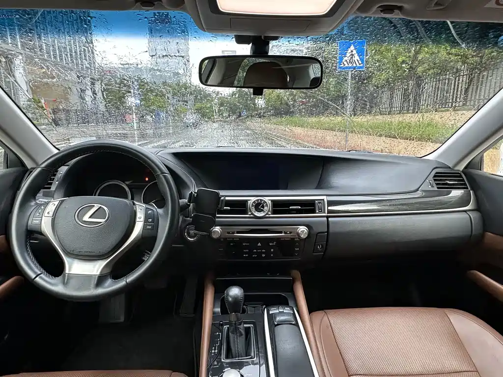 Lexus GS 250 Leading