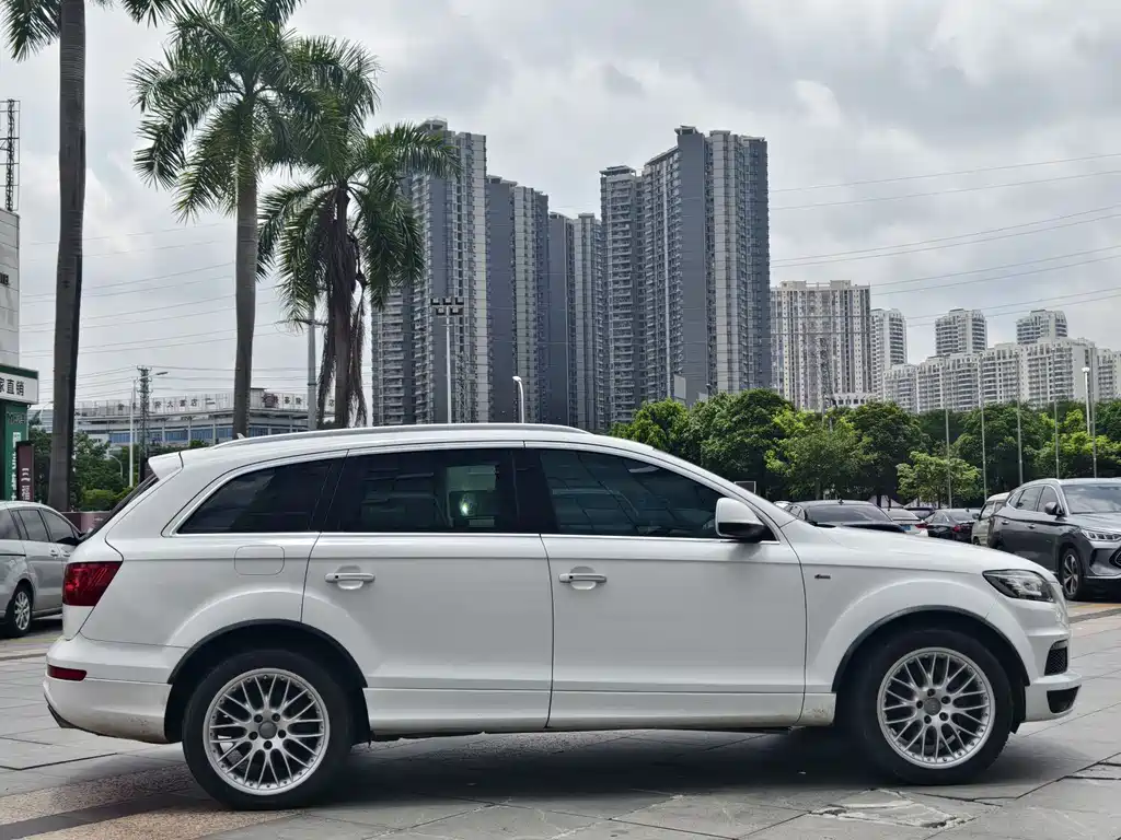 Audi Q7 奥迪Q7 2011款 3.0 TFSI 进取型(200 kW)
