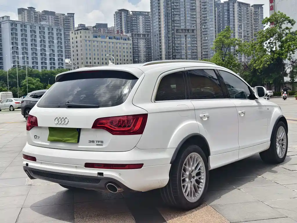 Audi Q7 奥迪Q7 2011款 3.0 TFSI 进取型(200 kW)