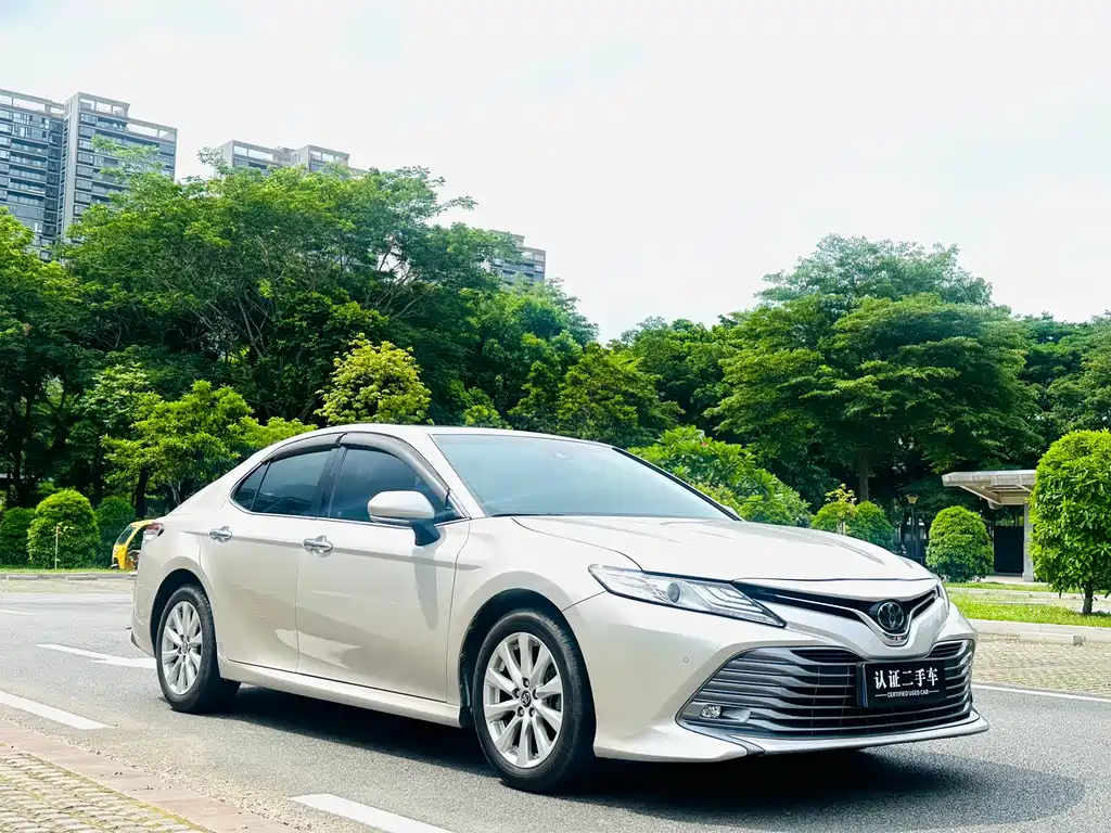 Camry 2.0 G Luxury