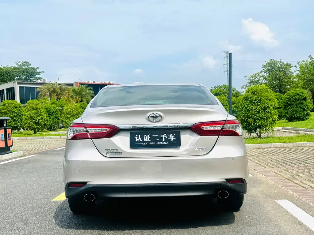 Camry 2.0 G Luxury