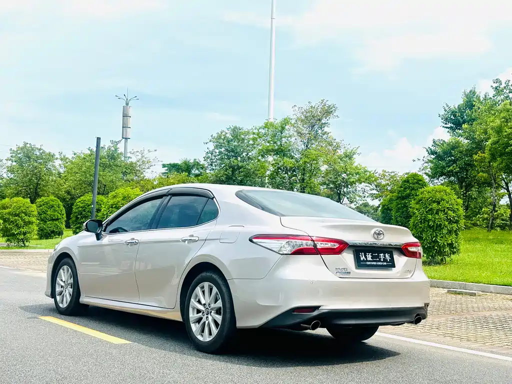 Camry 2.0 G Luxury