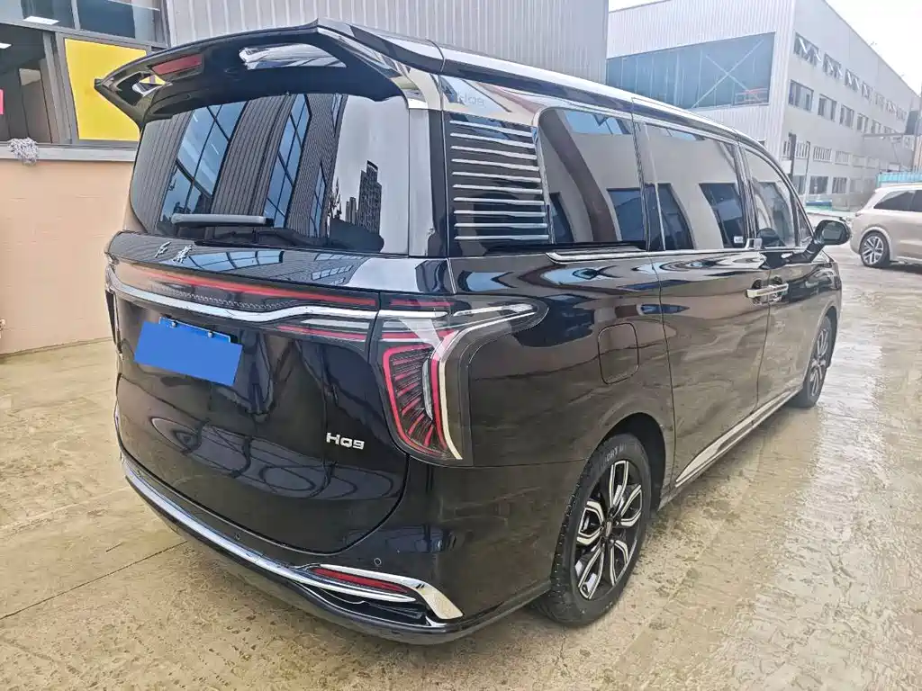 Hongqi HQ9 2.0 T Connected Flagship Charm