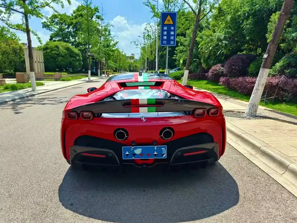 SF90 3.9 T V8 Stradale